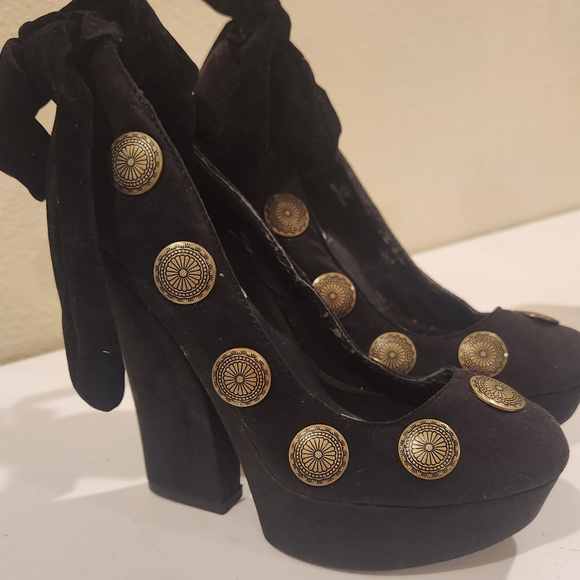 kerol d.milano Shoes - Kerol D. Milano Black Platform Heels with Gold Accents